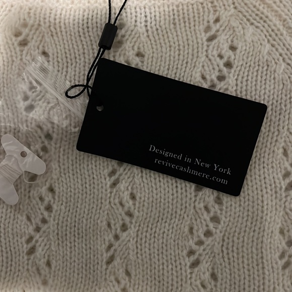 White Cashmere Sweater- Revive Cashmere- Size Small- NWT - Picture 5 of 5